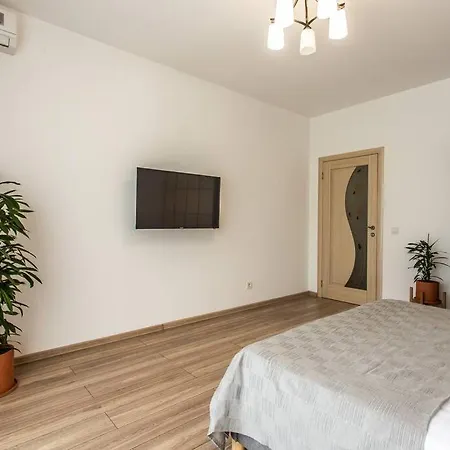 Urban Plant Haven Apartment Chisinau Exterior photo